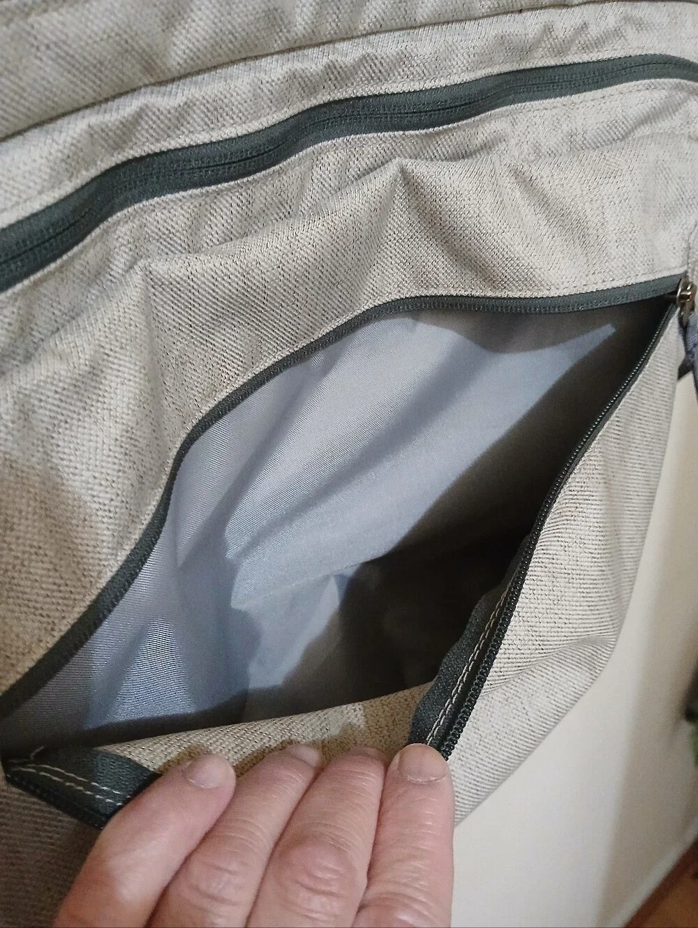 Patagonia Messenger Travel/School Lifestyle/Labtop Bag Unisex